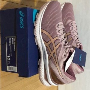 New Asics Gel-Nimbus 22, Women’s 10 Tennis Shoe